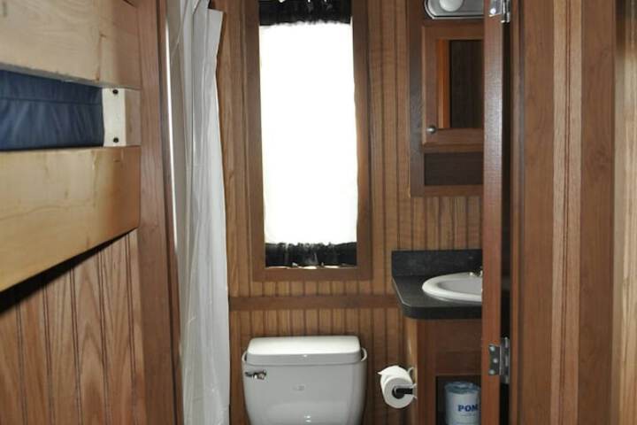 Room 9 of 18