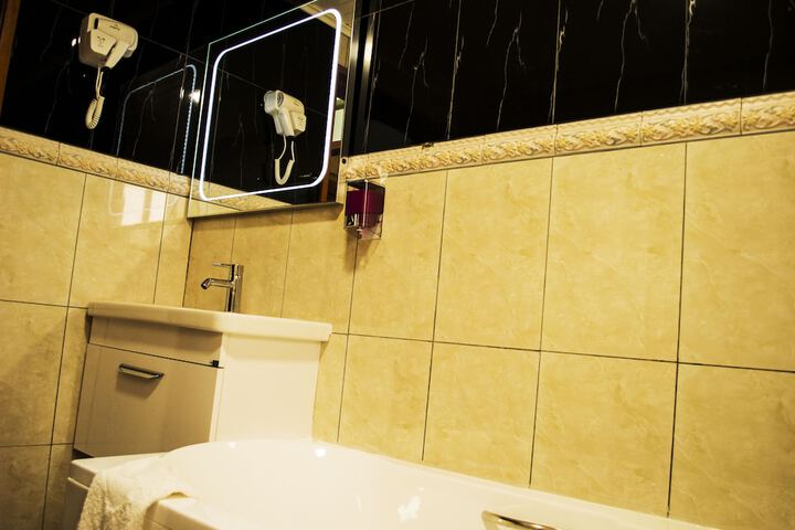 Room 24 of 38