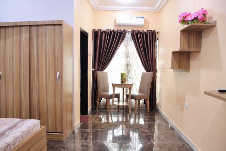 Room 3 of 41