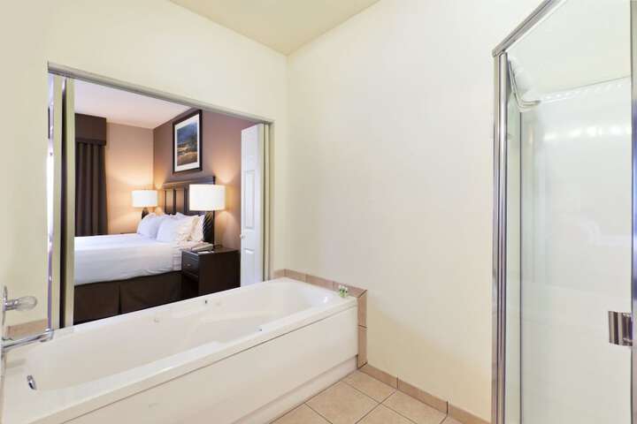 Room 11 of 36