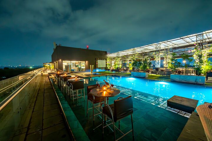 Pool 44 of 77