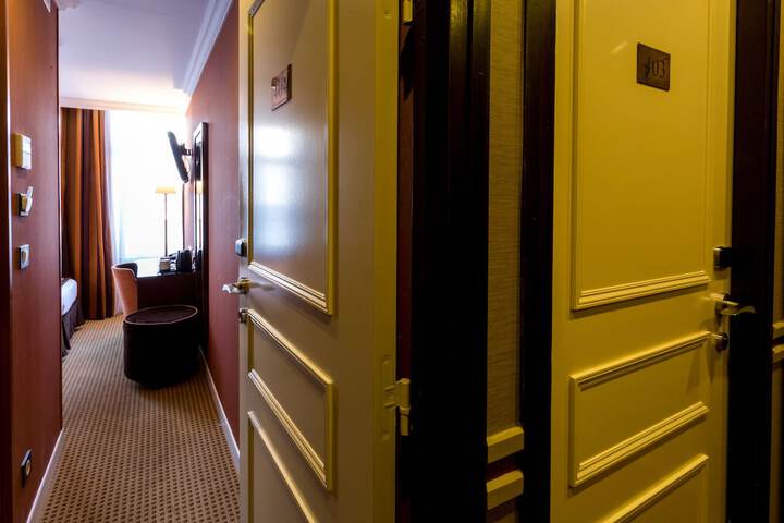 Room 6 of 86