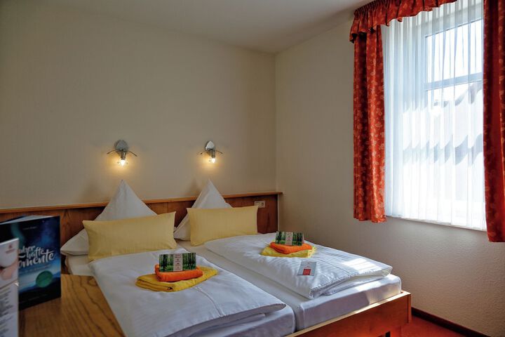 Room 18 of 209
