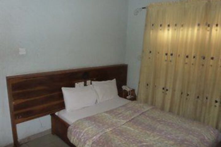 Room 7 of 28