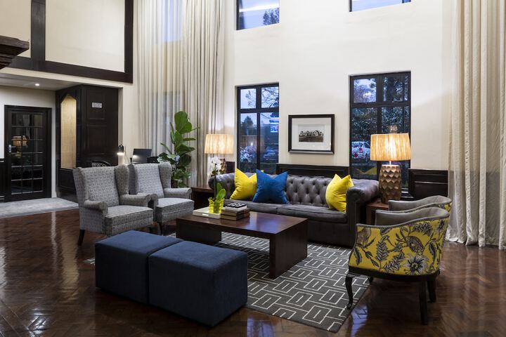 Entrance & Lobby