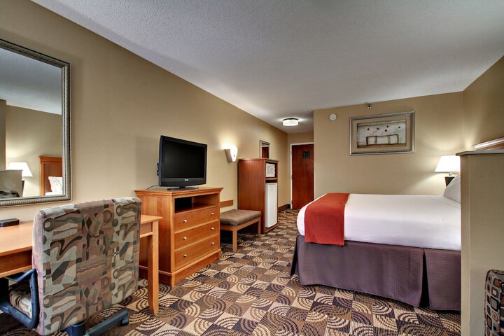 Standard | King Bed (2 of 28)