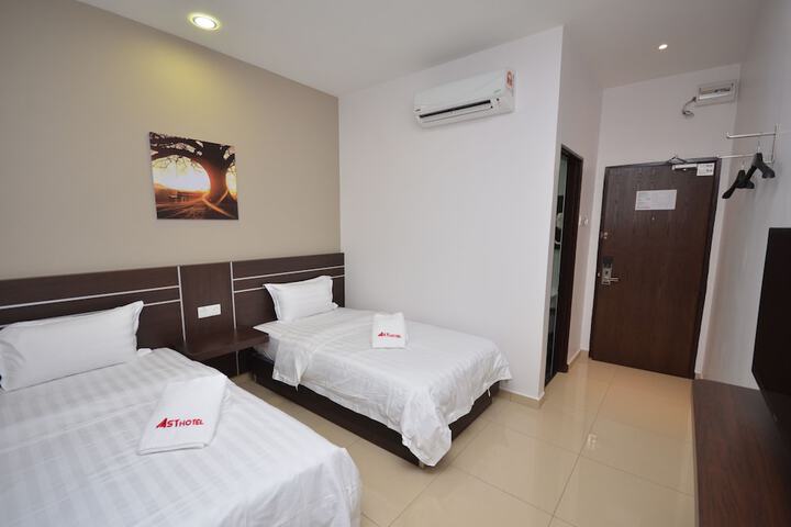 Room 12 of 48