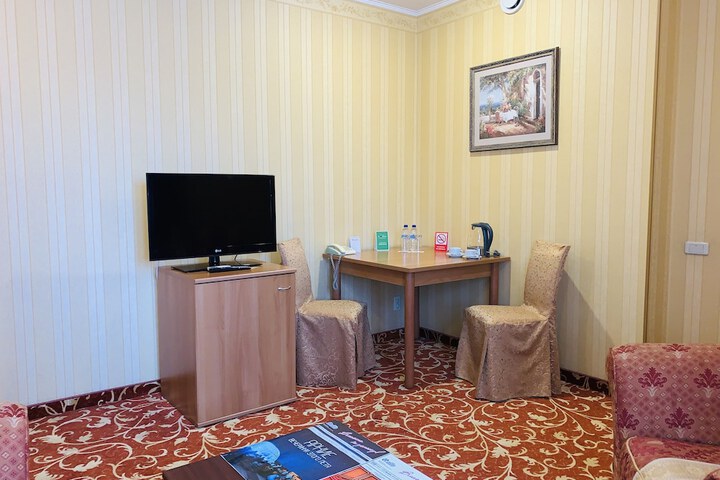 Room 32 of 61