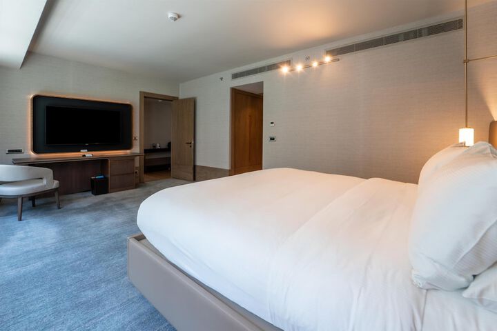 Room 53 of 243