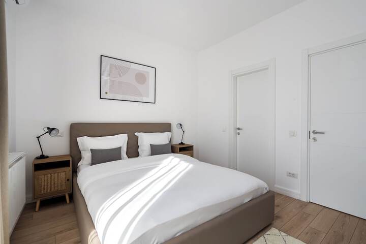 Room 28 of 355