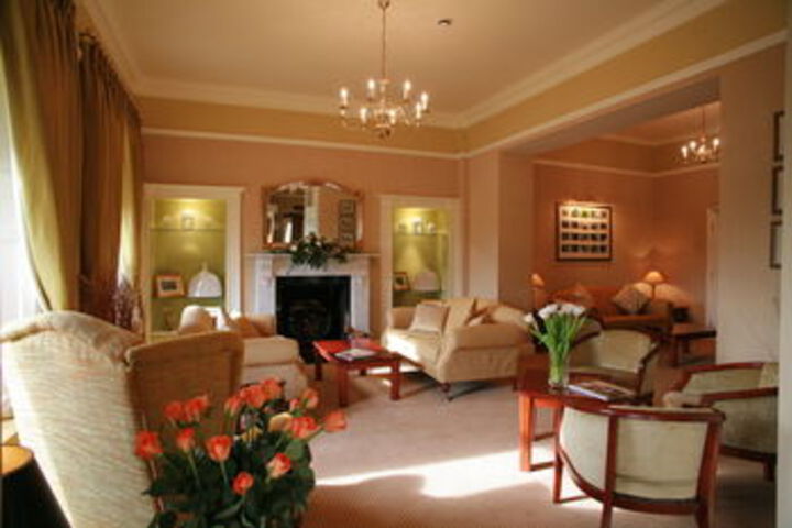 Lounge 37 of 47
