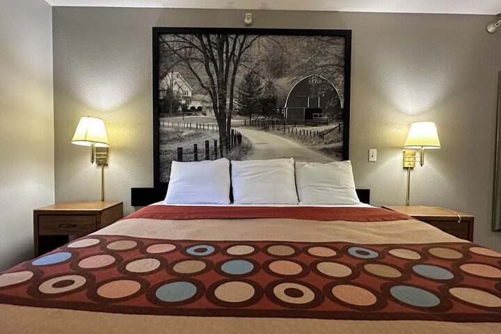 1 King Bed Deluxe Suite (5 of 16)