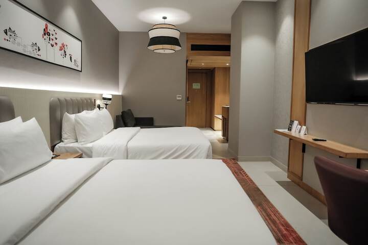 Room 37 of 81
