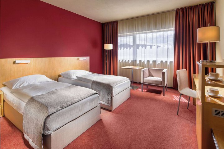 Room 6 of 30