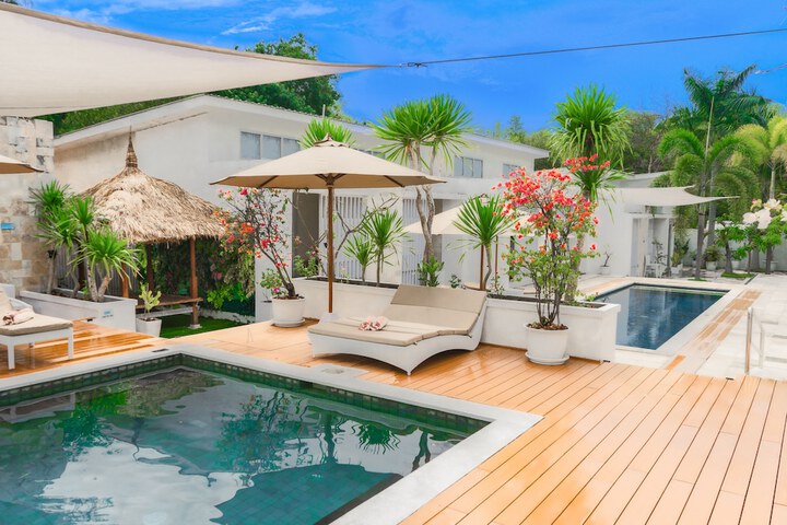 Pool Hotel