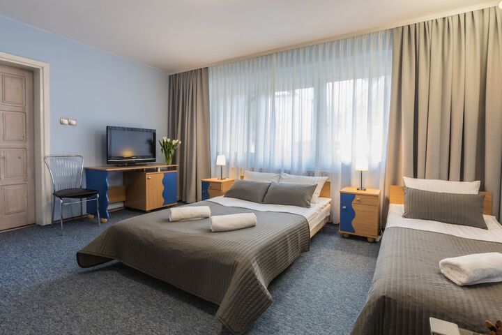 Room 4 of 180