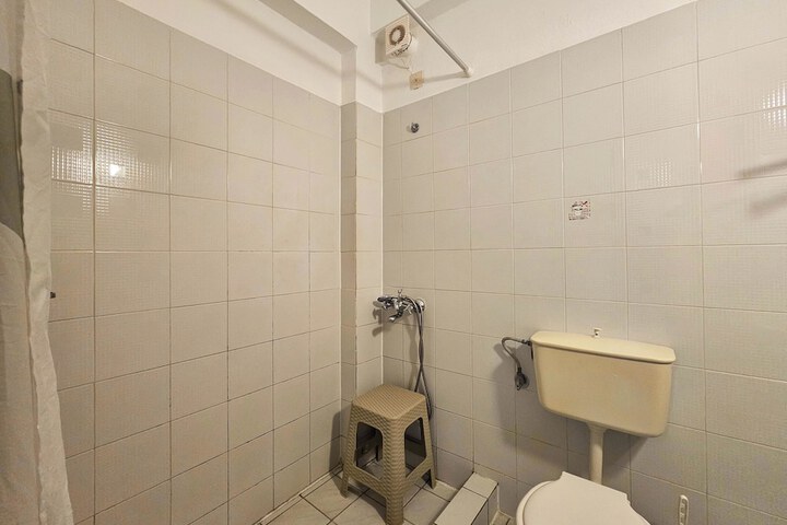 Room 8 of 14