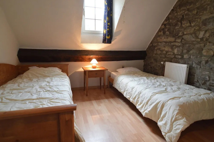 Room 3 of 20