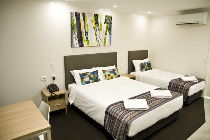 Room 3 of 37