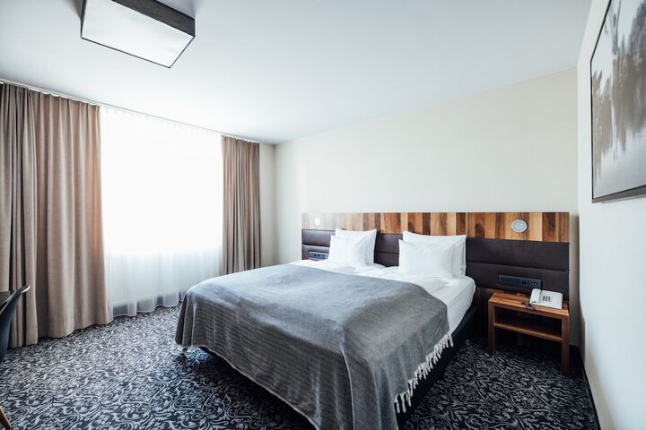 Room 10 of 29