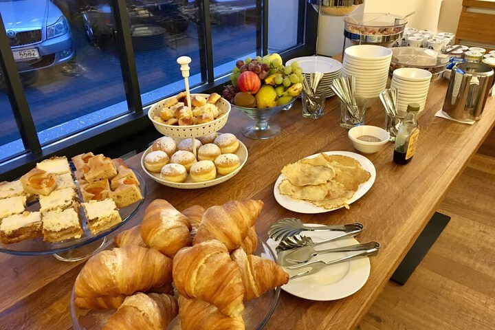 Breakfast/Coffee Service 31 of 47