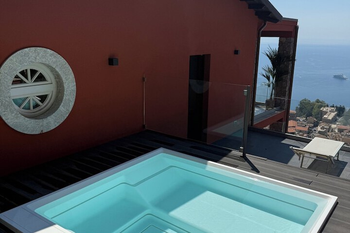 Concierge desk
