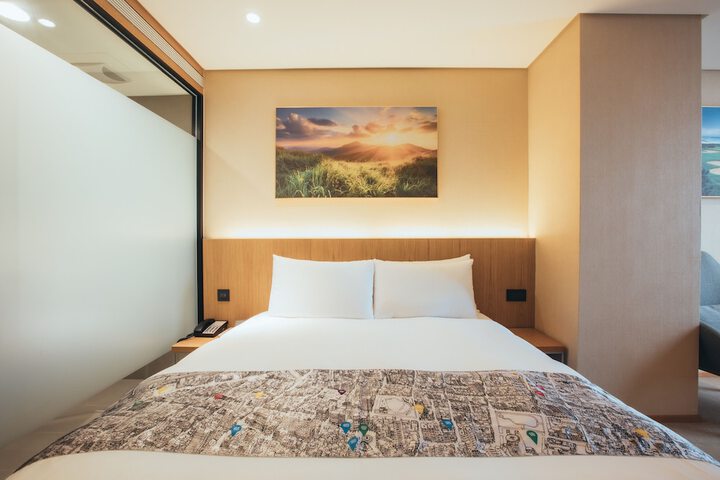 Room 40 of 210
