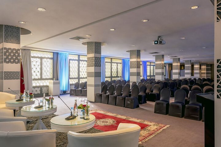Ballroom/Hall 111 of 132