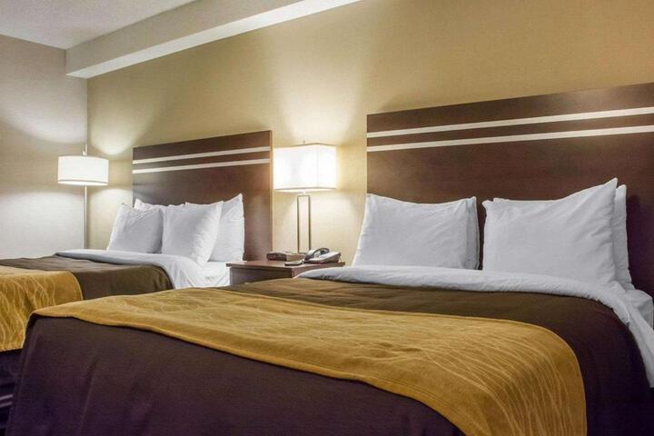 2 Queen Beds (6 of 7)
