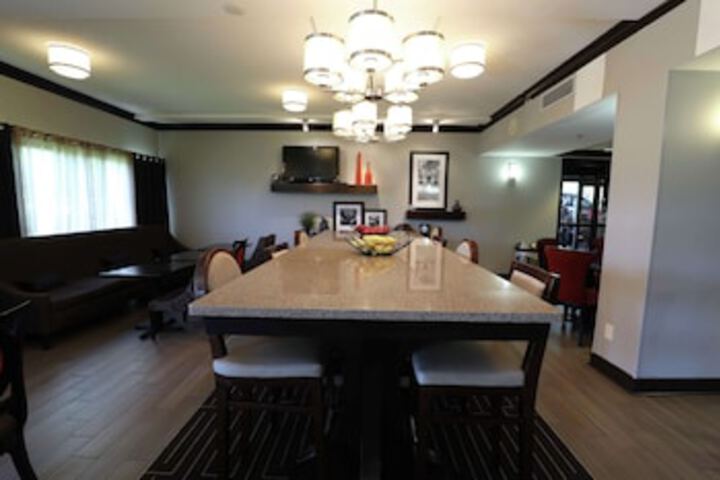 Dining 82 of 105