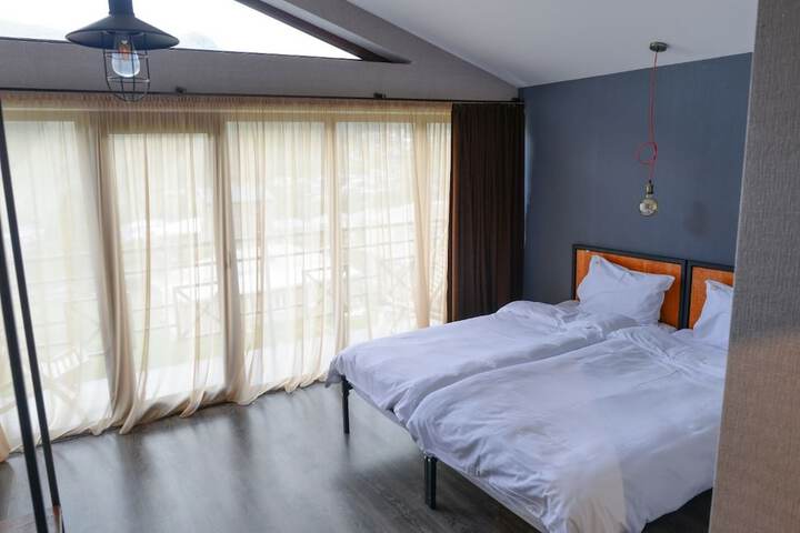 Room 8 of 48