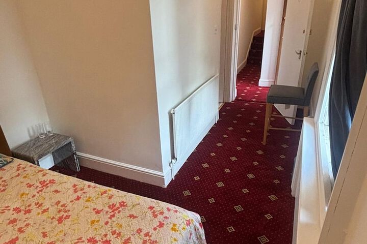 Room 8 of 18