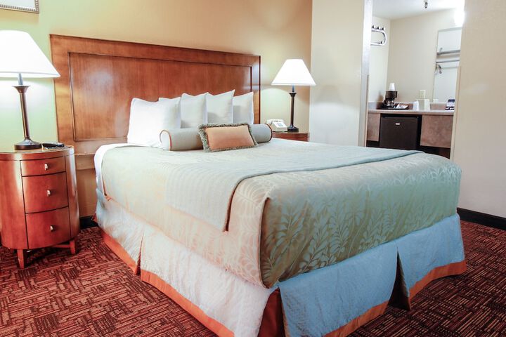 2 Queen Beds (2 of 12)