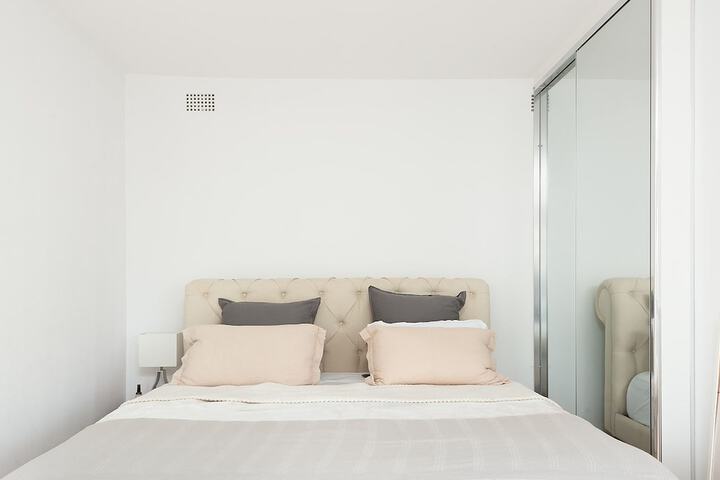 Room 4 of 10