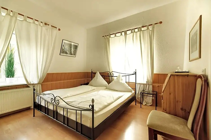 Room 5 of 14