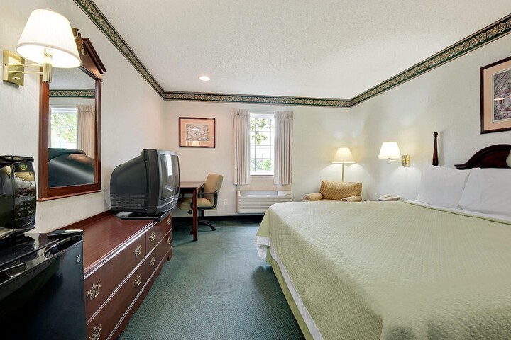 Room 9 of 28