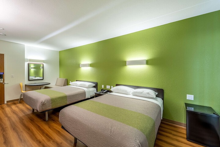 1 Queen Bed (8 of 16)