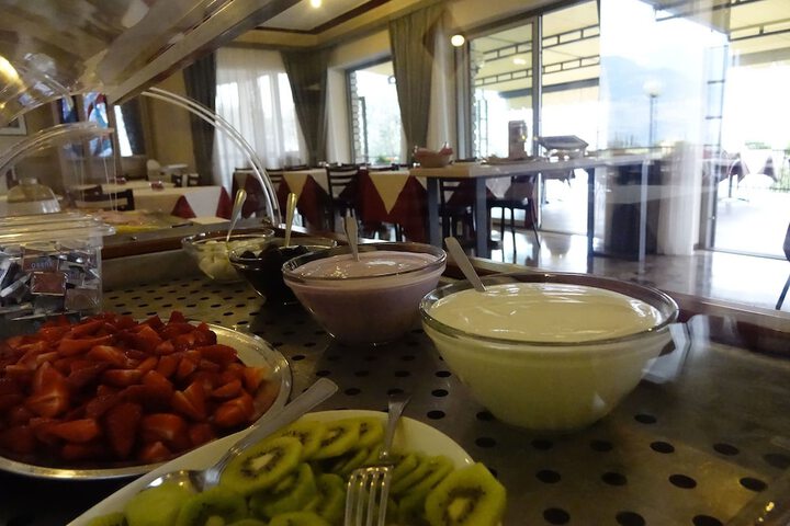 Dining 20 of 32