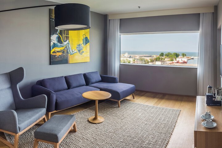 Room 10 of 86