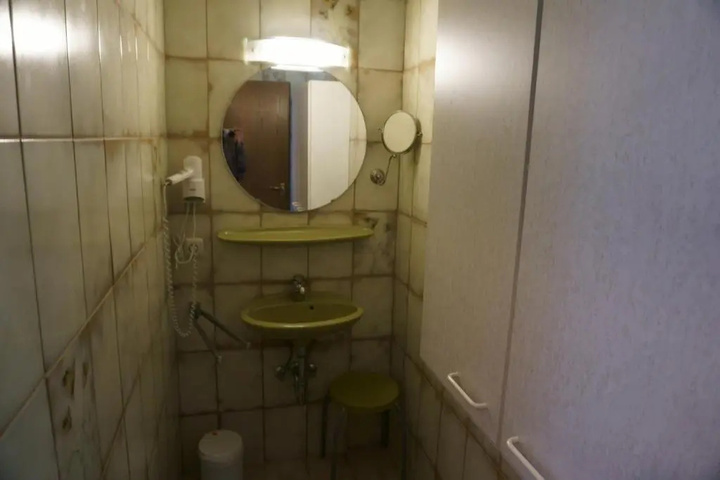 Room 6 of 14