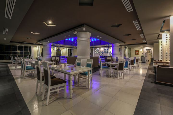 Dining 40 of 59