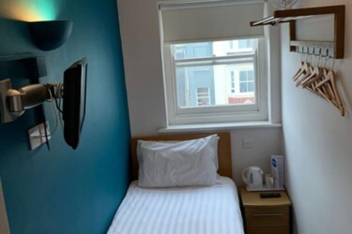 Room 22 of 80