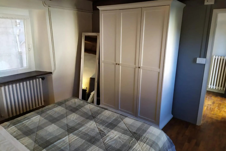 Room 6 of 16