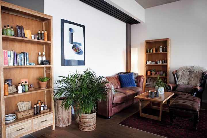 Lounge 50 of 66