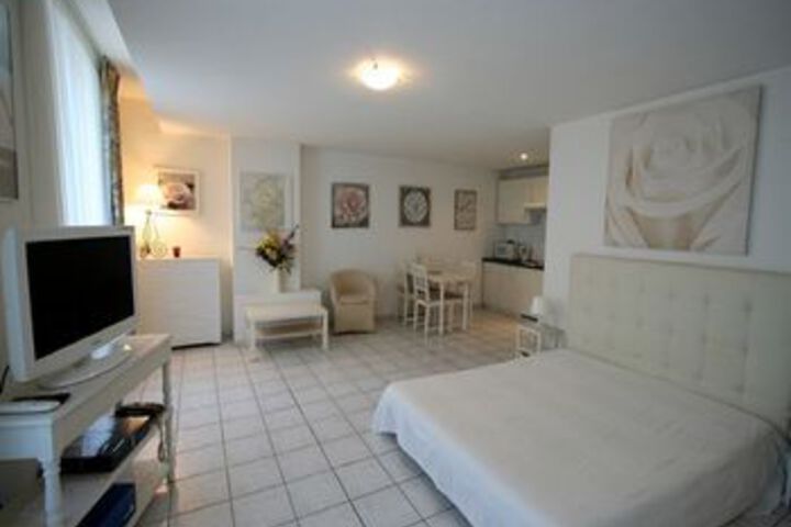 Room 3 of 7