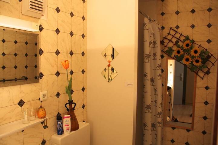 Room 7 of 18