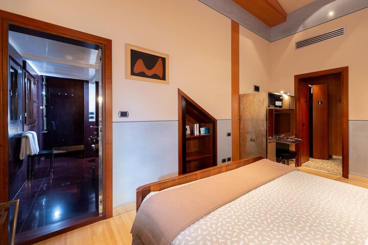 Room 33 of 119