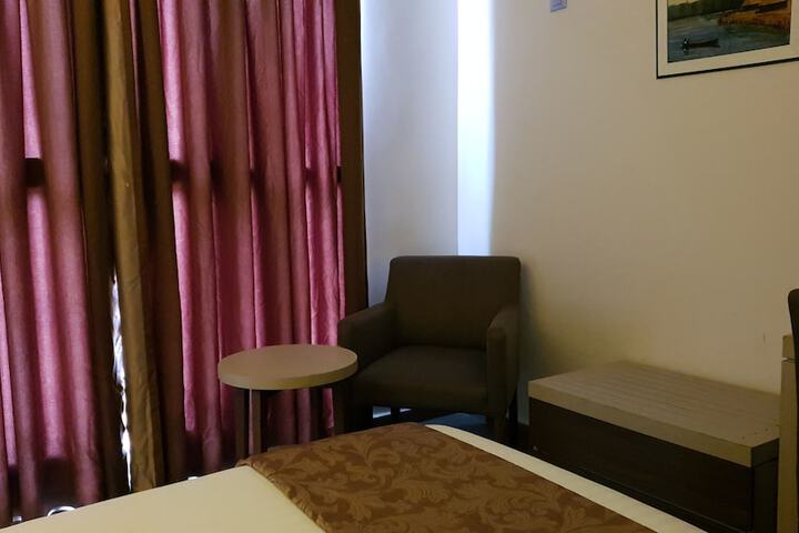 Room 18 of 37