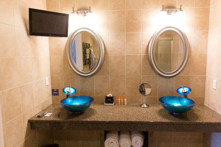 1 King Hearing Mobility Accessibility with Roll in Shower (30 of 37)