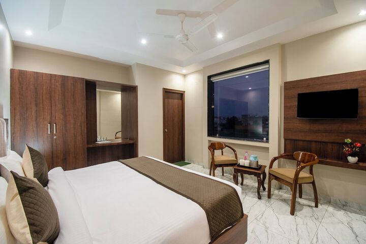 Room 7 of 19